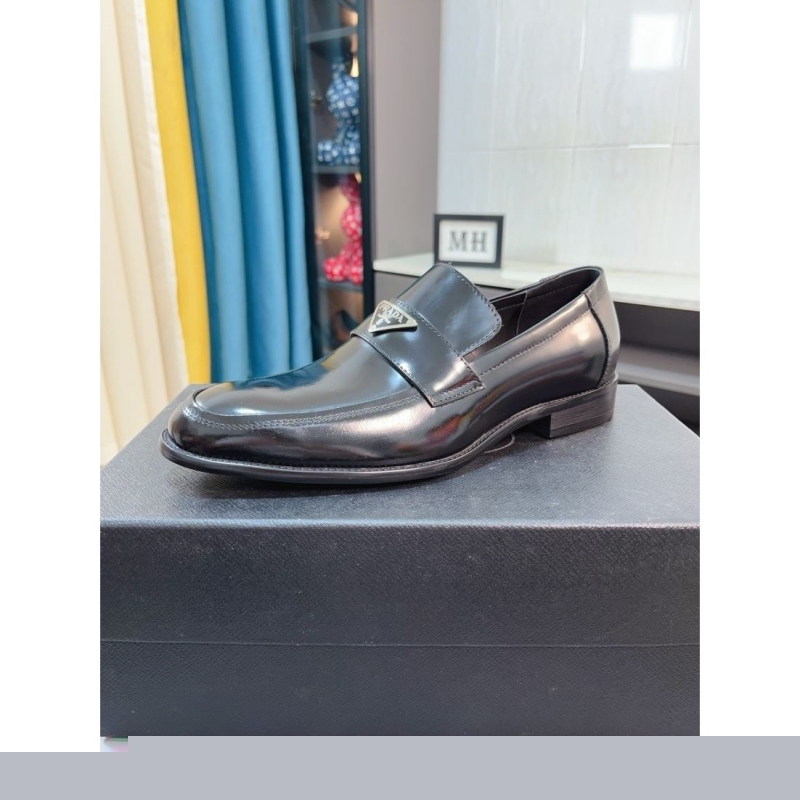 Pra*a leather shoes